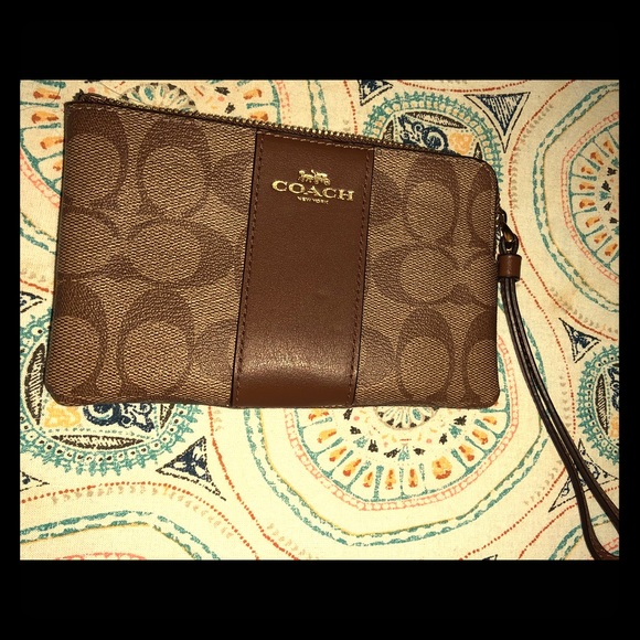 Coach Handbags - Coach wristlet